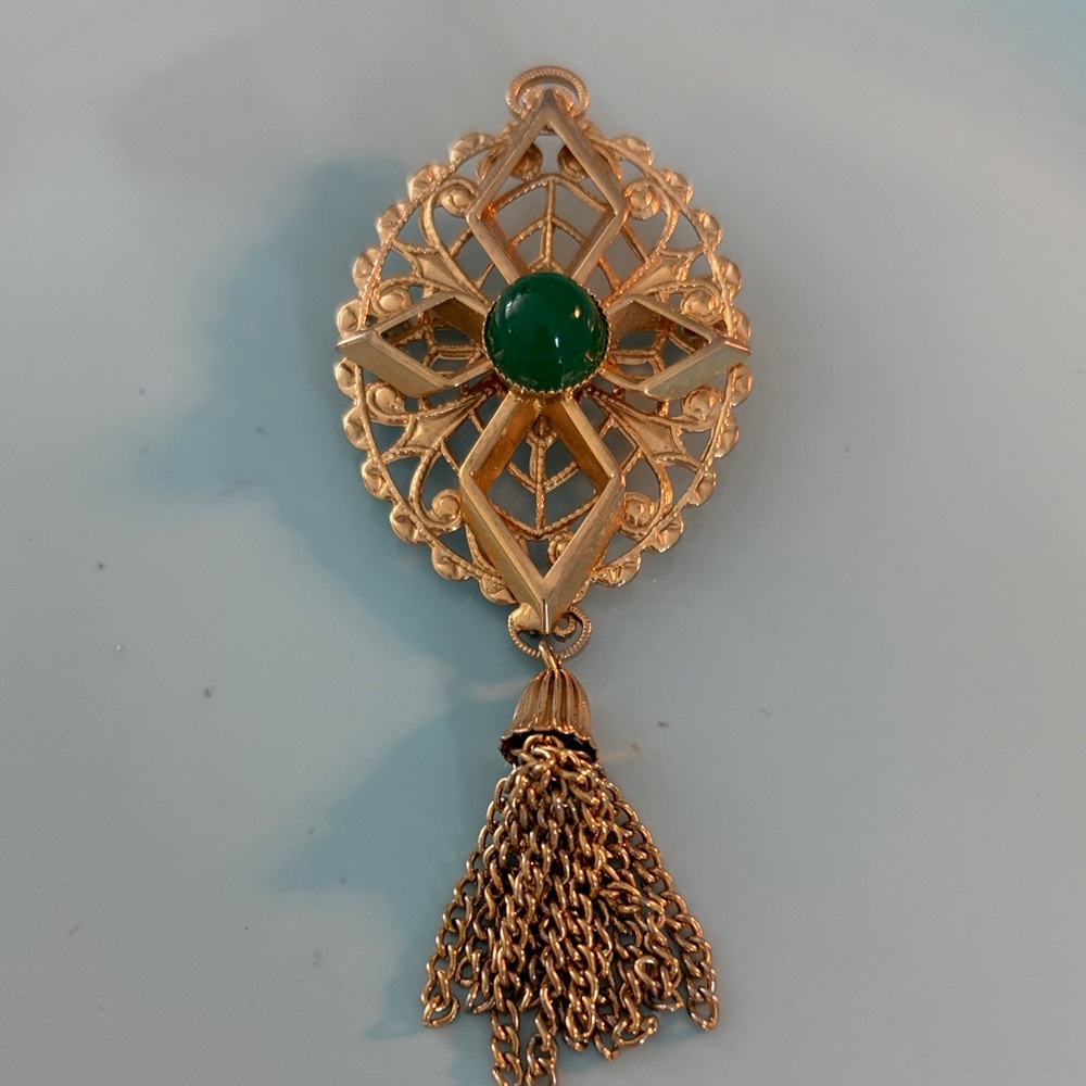 Sarah Coventry Vintage        Gold Brooch with Green Center and Tassel